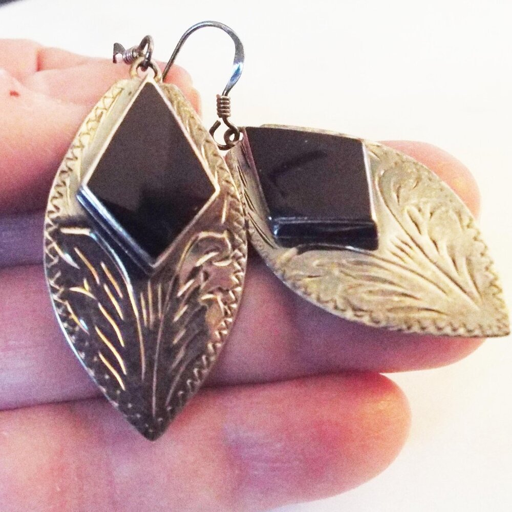 MEXICO "NF" 925 INCISED LEAF W/ OBSIDIAN DIAMOND SHAPE STONE PIERCED EARRINGS B - Picture 3 of 4